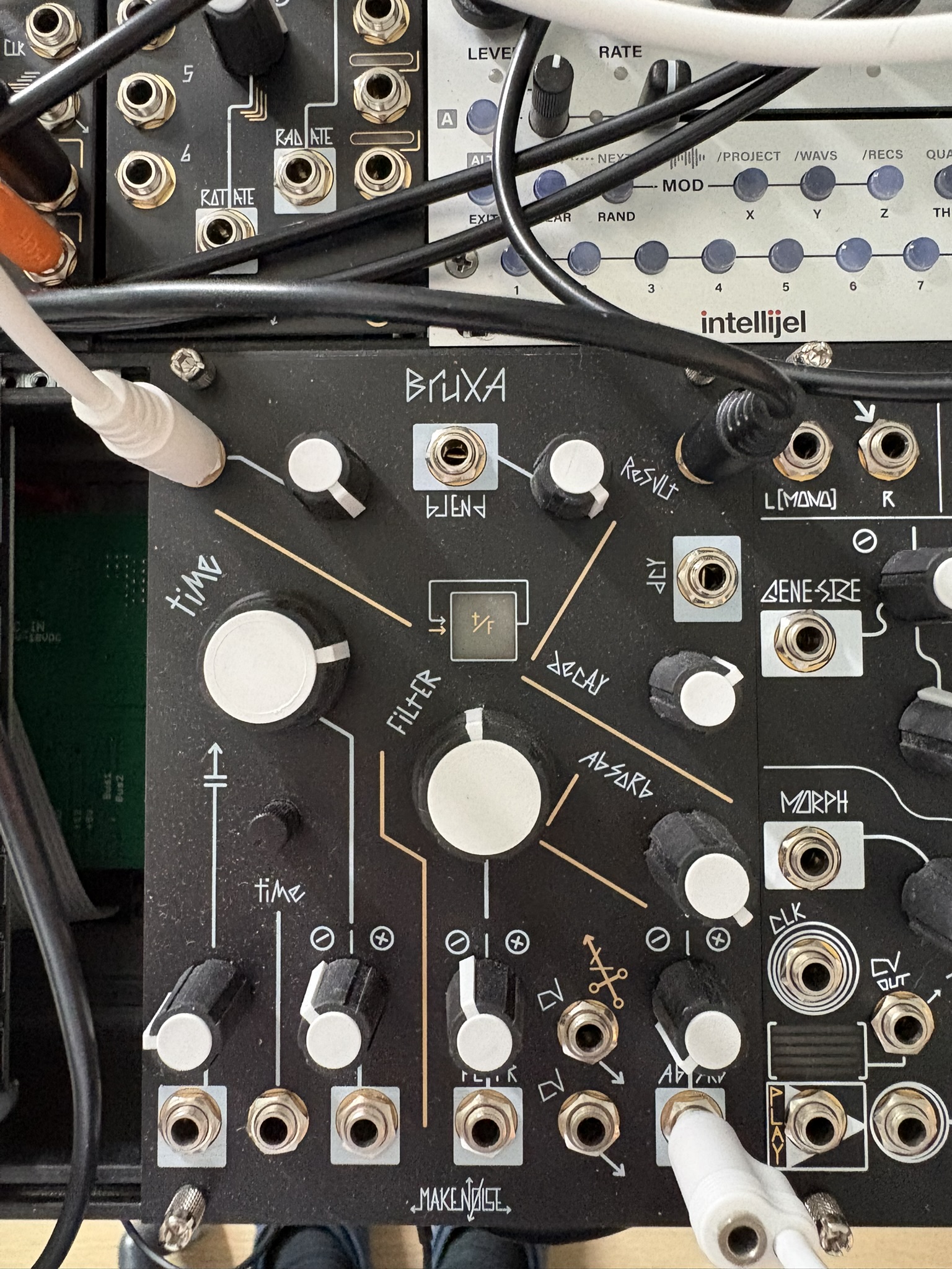 Its duck goes into Bruxa to filter the audio of DPO